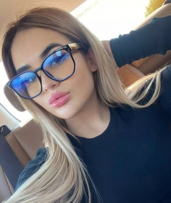 💋 Мои услуги включают классический и расслабляющий массаж, экзотический стриптиз и различные игры в ролевые образы. 😍 Если вы хотите окунуться в мир страсти и наслаждения, вы обязательно найдете у меня все, чего ищете. Посмотрите мои фото, чтобы узнать меня получше. Оставьте свои отзывы, чтобы другие мужчины тоже могли насладиться моими услугами. Не стесняйтесь, напишите мне прямо сейчас и мы сможем провести вместе незабываемое время! 💕 Раиса